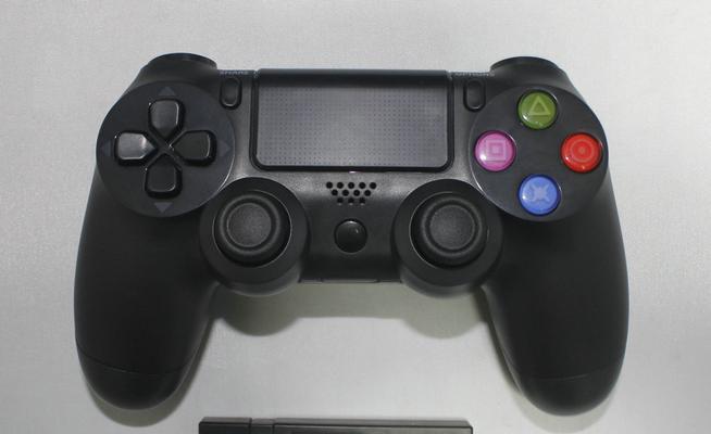 PS4无线手柄能在PS3上使用吗？如何配对和操作？